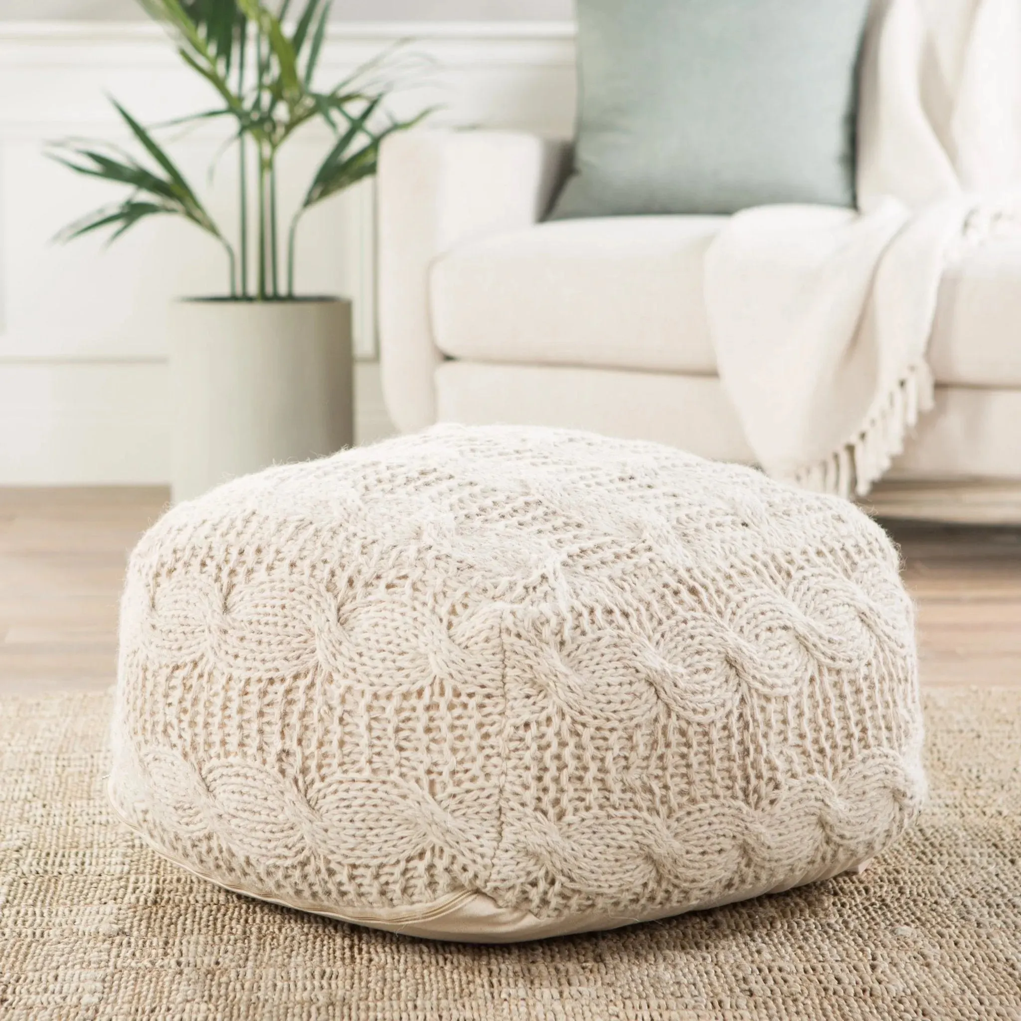 Milford MLF04 Cream Pouf