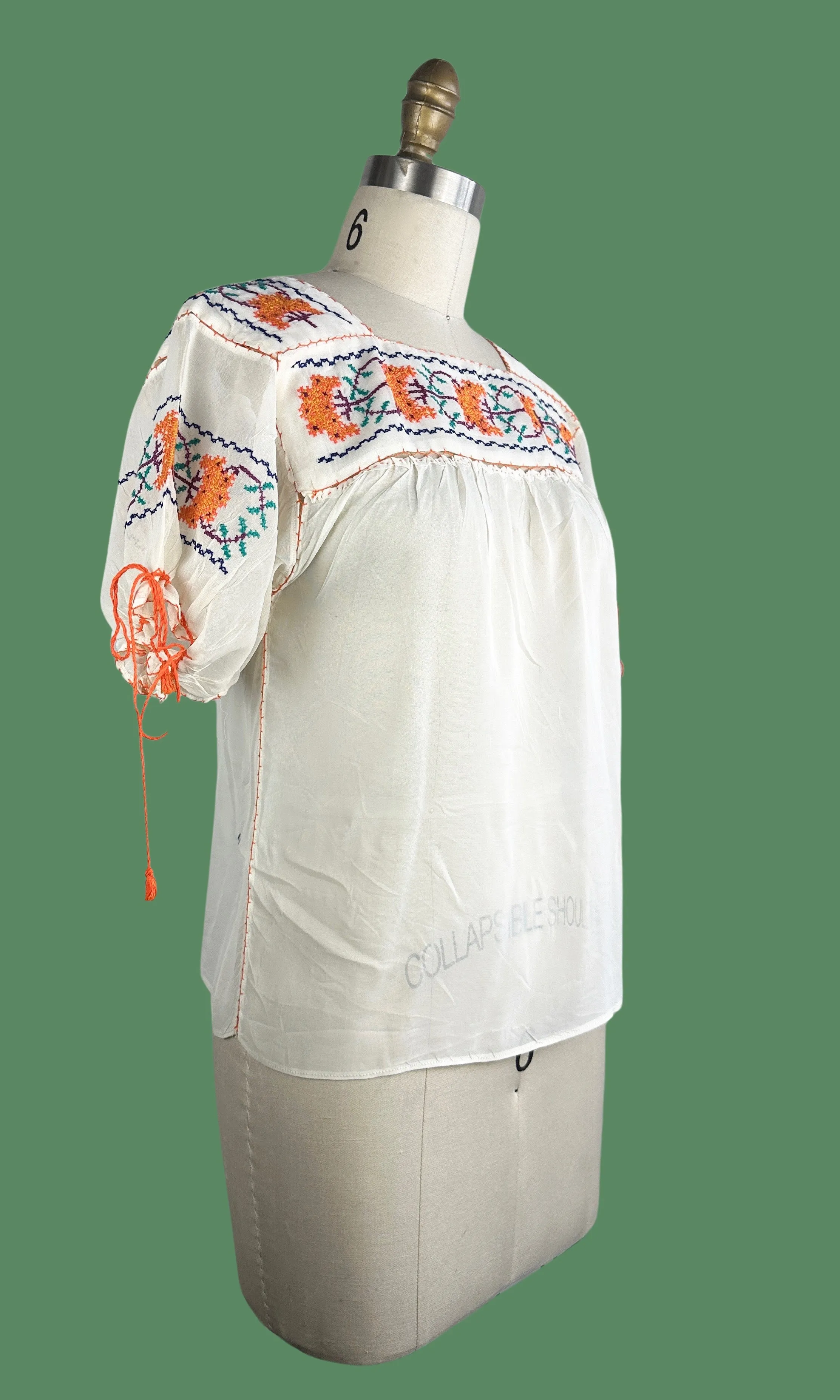 NICE FOLKS 60s Floral Embroidered Mexican Blouse • Small